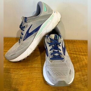 Brooks adrenaline running shoes sneakers grey‎ and blue women’s size 10